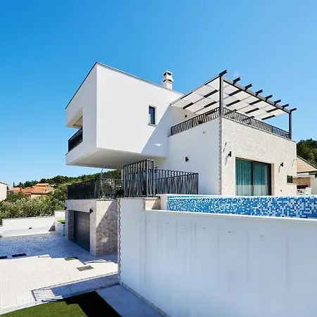 Luxury Cor Mare With Pool Vila